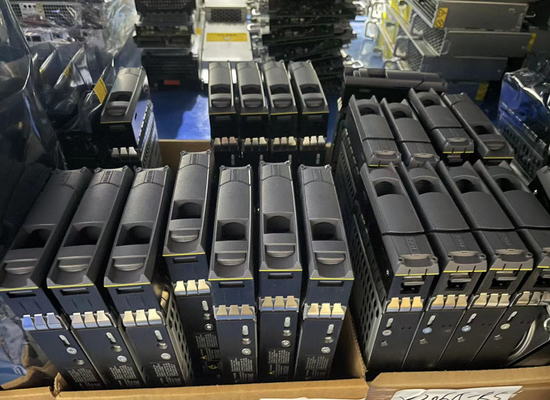 X90-412B-R6 Netapp Ds4243 ชั้นวางดิสก์ Ds4246 600gb 2.5 0B31722 15K 6Gbps SAS